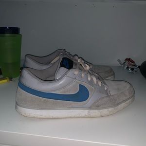 NIKE SKATE SHOES